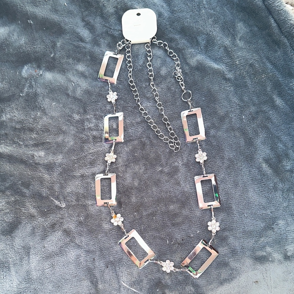 Toi collection Silver-Tone Rectangular Link Necklace with Flower Accents New